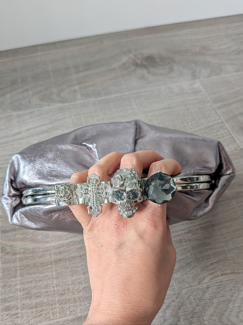 NWOT Icing Metallic Pewter Silver Finger Skull Cross Ring Chain Clutch